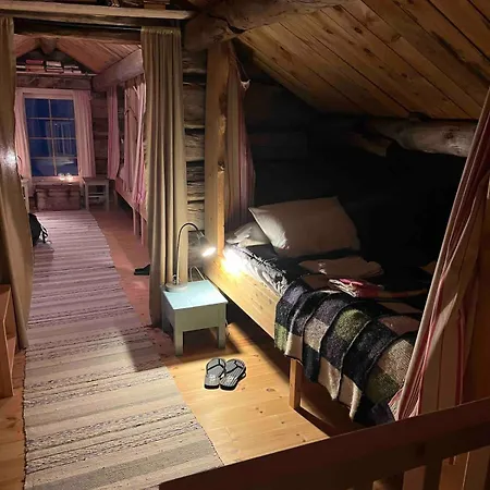 Cozy 1850s Timber And Sauna With Amazing View *